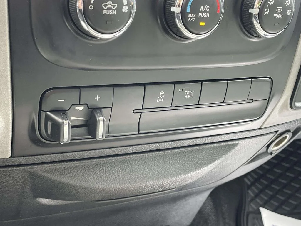 Used 2015 White Ram Tradesman image 28