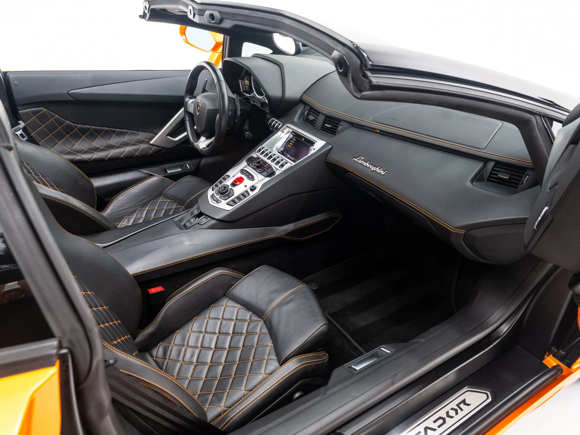 Used 2016 Arancio Atlas Pearl Effect Lamborghini LP700-4 image 33