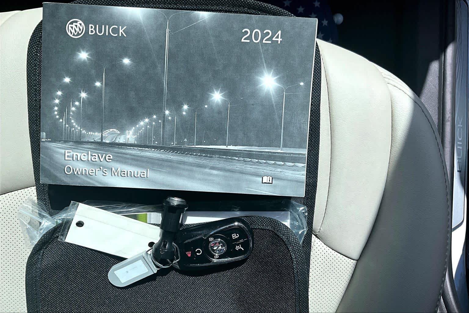Used 2024 White Frost Tricoat Buick Essence image 28
