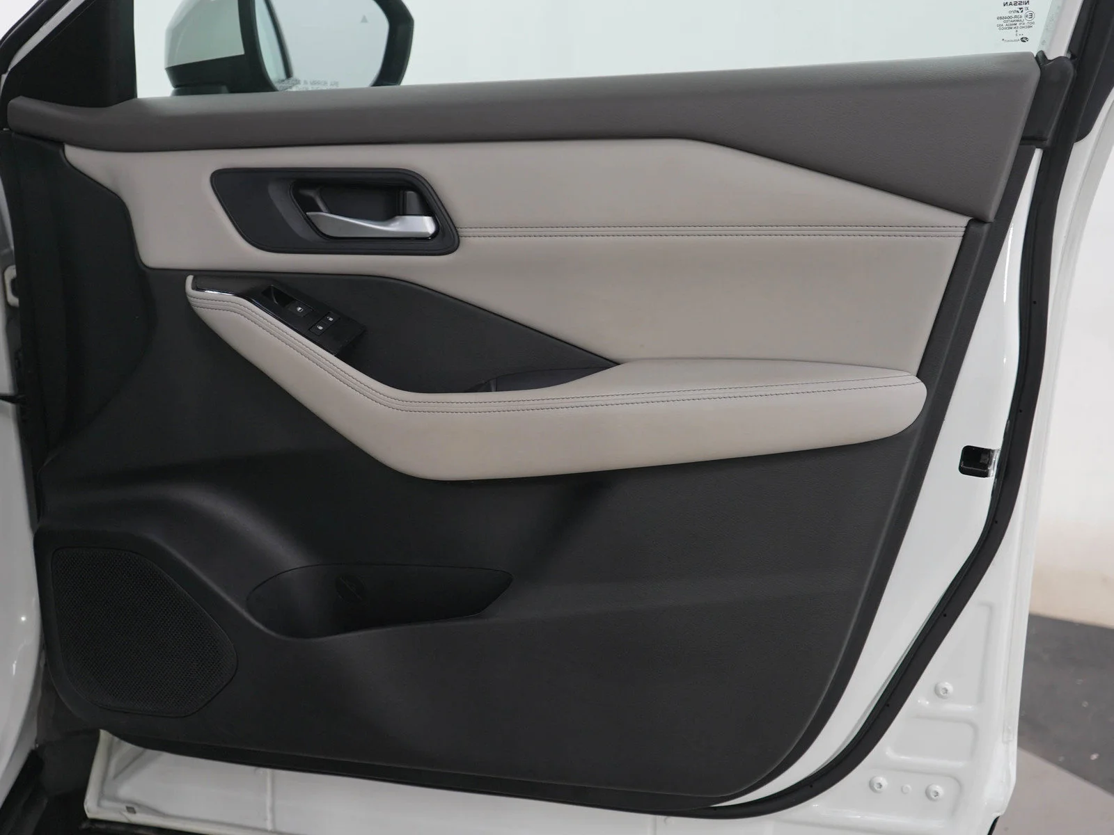 Used 2023 Pearl White Tricoat Nissan SV image 9