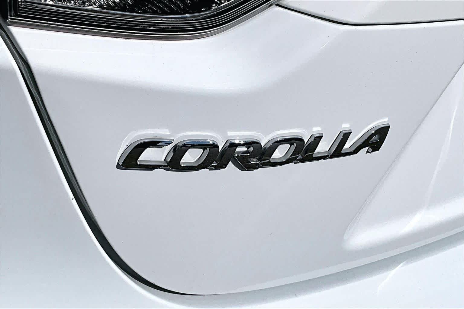 Certified Used 2021 Super White Toyota LE image 30