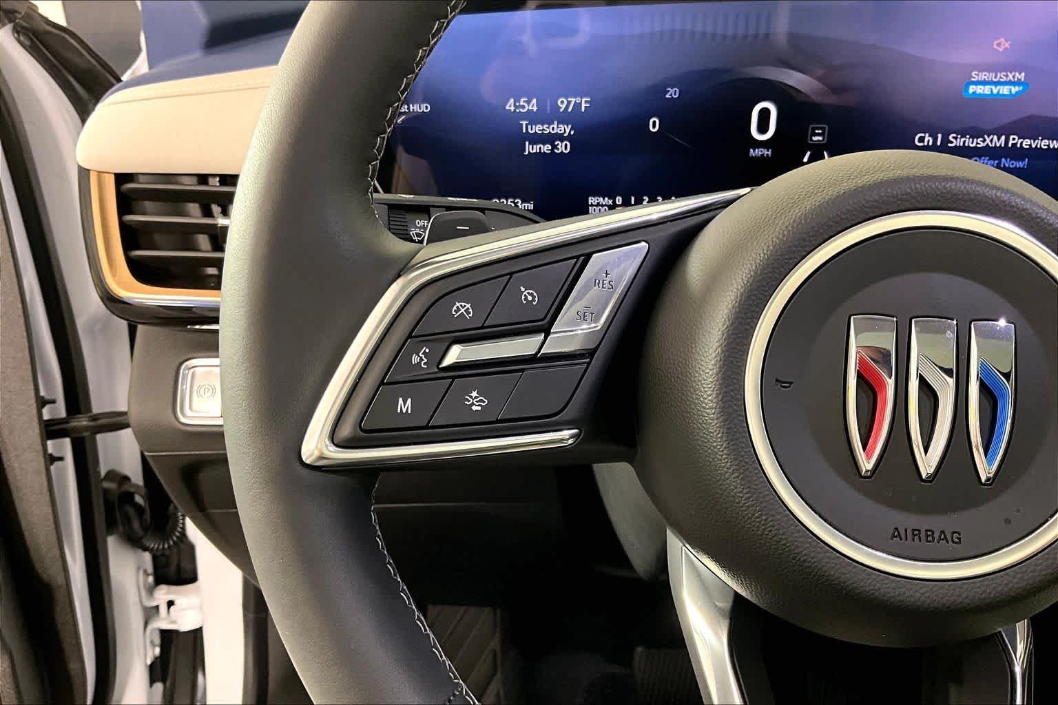 Used 2025 Iridescent White Tricoat Buick Avenir image 23