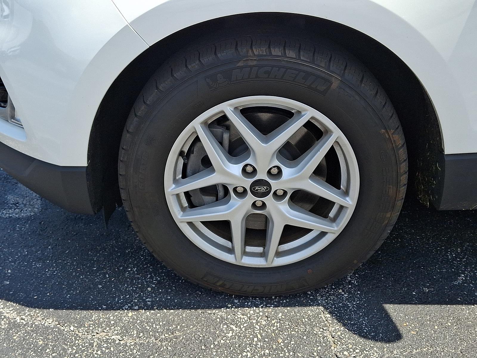 Certified Used 2023 Star White Ford SEL image 4