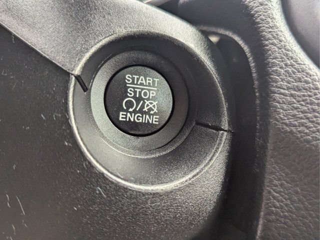 Used 2021 White Jeep Latitude image 30