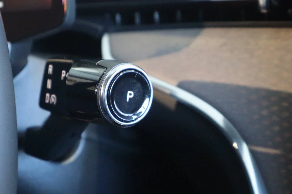 New 2025  Volvo Twin Motor Ultra image 21