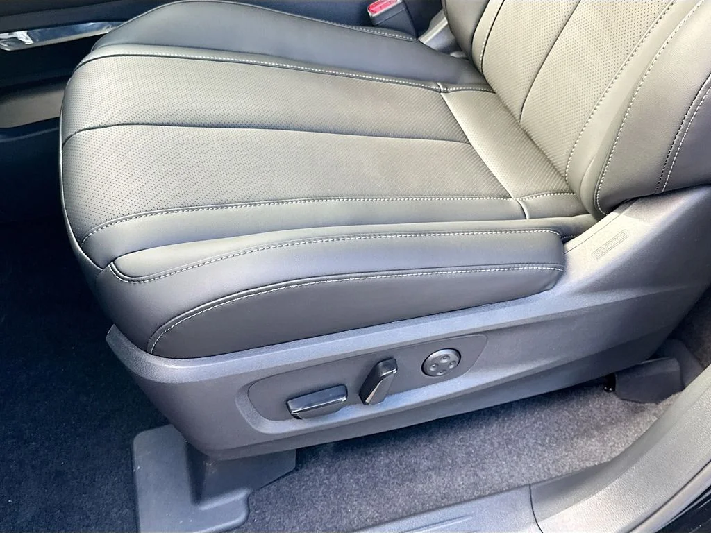 Certified Used 2026 Black INFINITI LUXE image 21