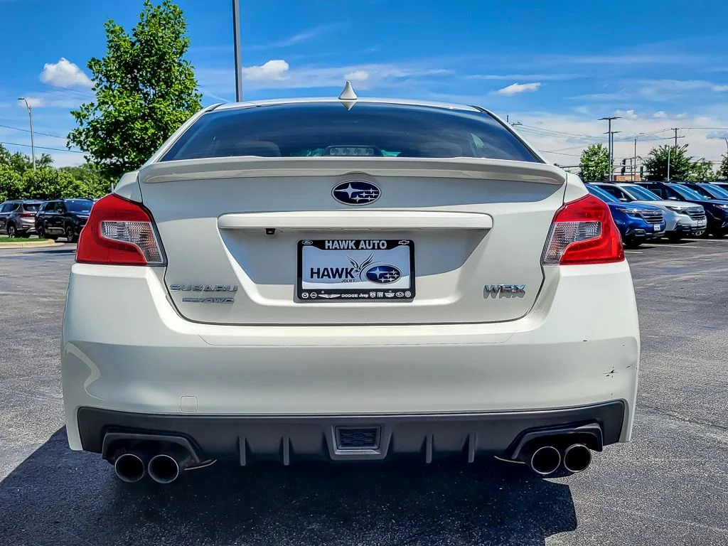 Used 2020 White Subaru Base image 5
