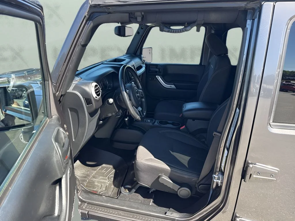 Used 2017 Gray Jeep Unlimited Sahara image 9