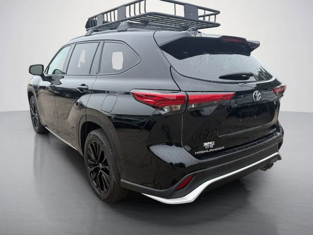 Used 2023  Toyota L image 3