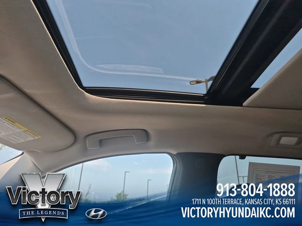 Used 2022 White INFINITI LUXE image 21