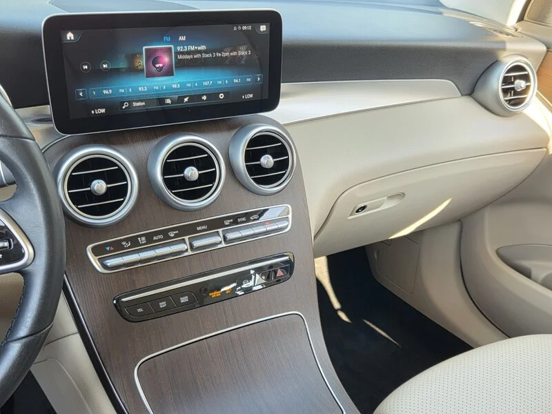 Used 2021 Polar White MERCEDES-BENZ GLC 300 SUV image 32