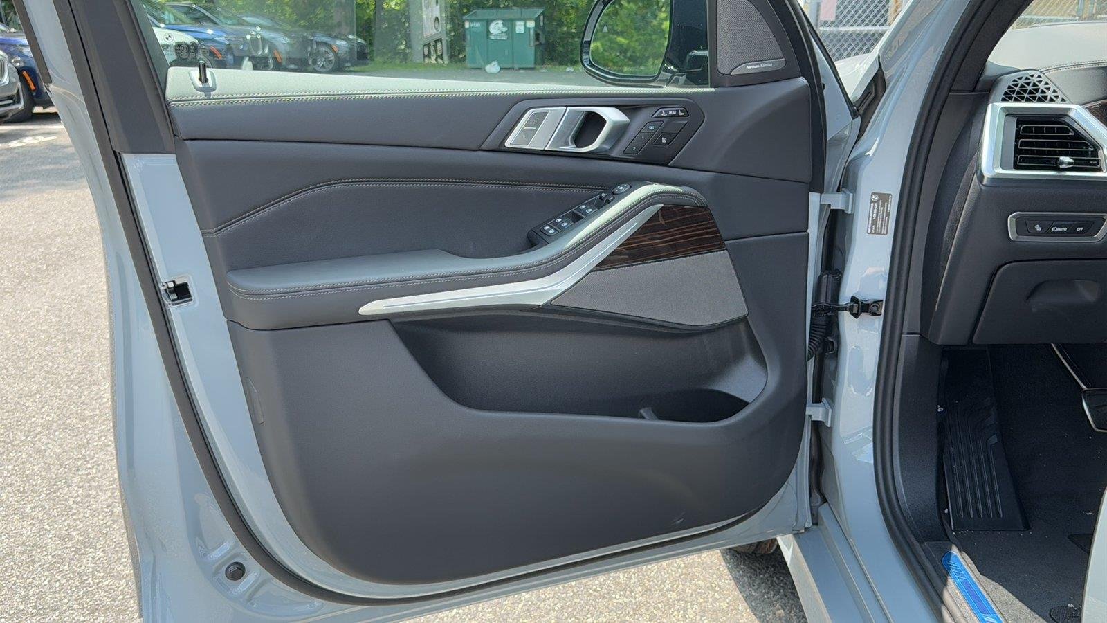 New 2027 Brooklyn Grey Metallic BMW xDrive40i image 9