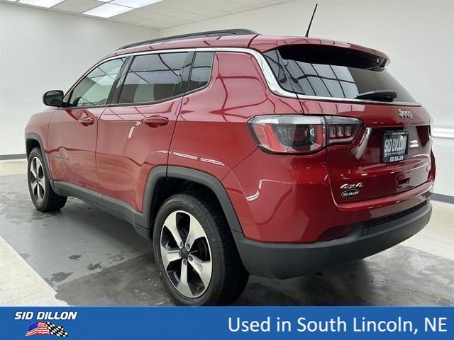 Used 2018 Redline Pearlcoat Jeep Latitude image 6