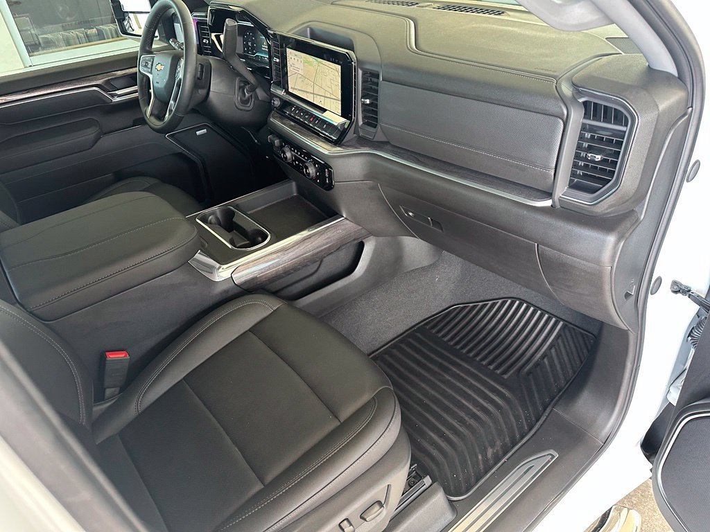 Used 2025 Summit White Chevrolet LTZ image 39