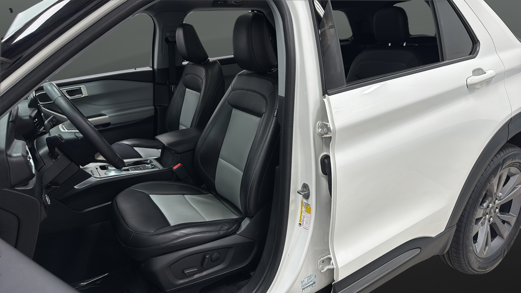 Used 2023 Star White Metallic Tri-Coat Ford XLT image 9