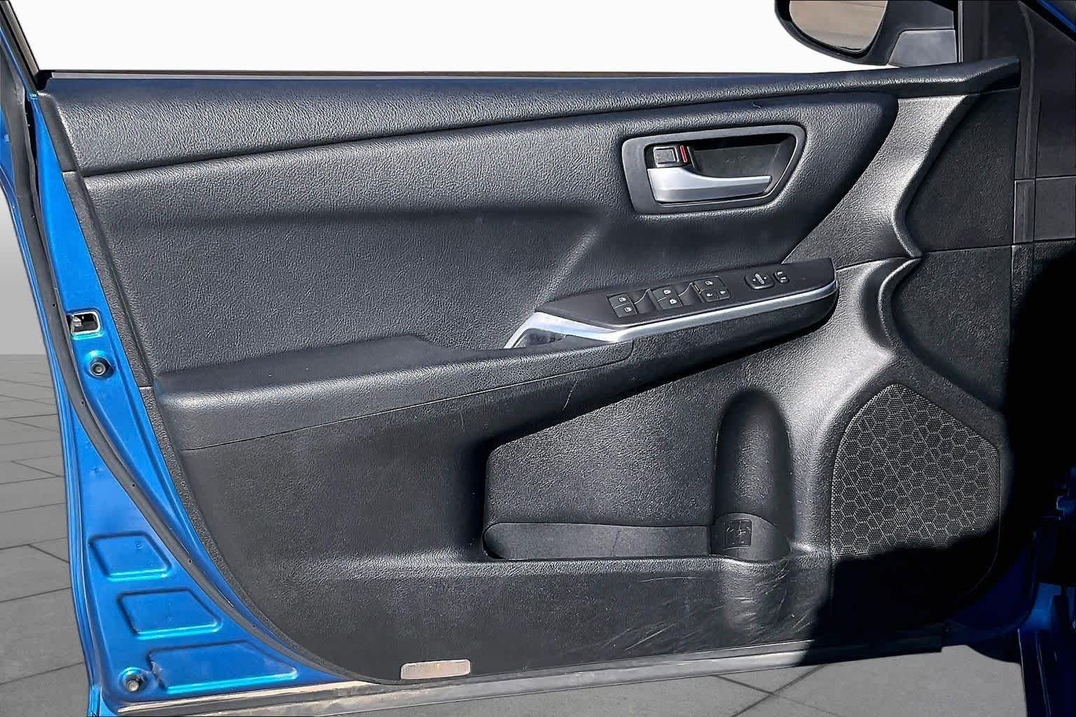 Used 2016 Blue Streak Metallic Toyota SE w/Special Edition Pkg image 21