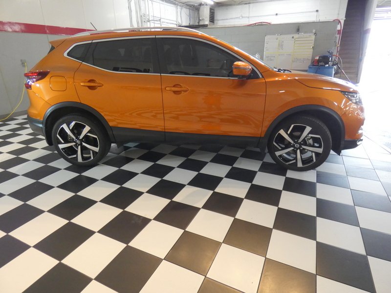 Used 2022 ORANGE Nissan AWD SL image 4