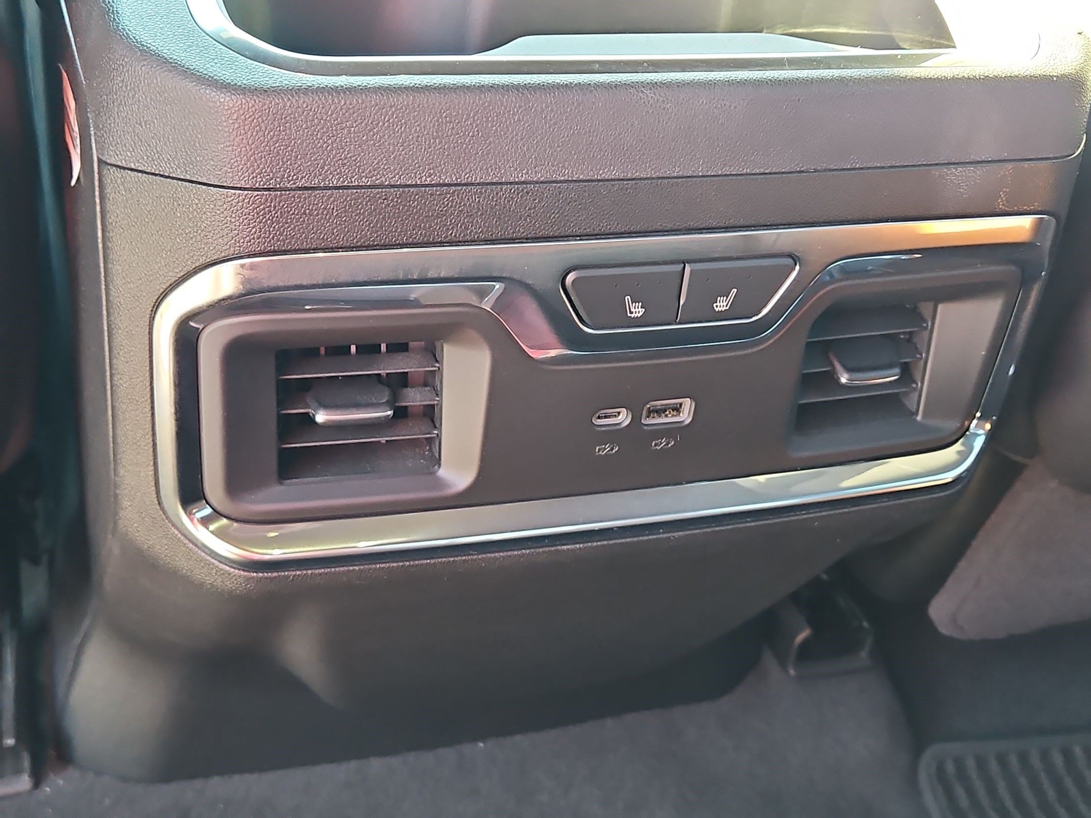 Used 2025 Summit White GMC Denali Ultimate image 29