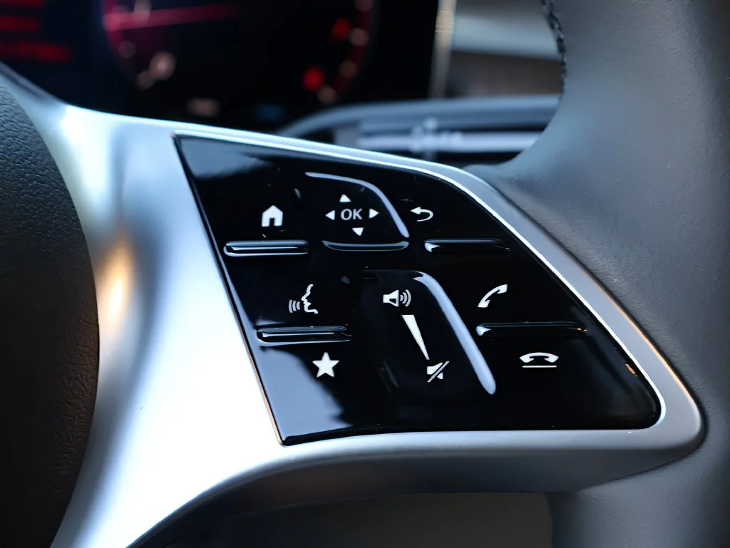 New 2026 Polar White Mercedes-Benz GLC 300 image 35