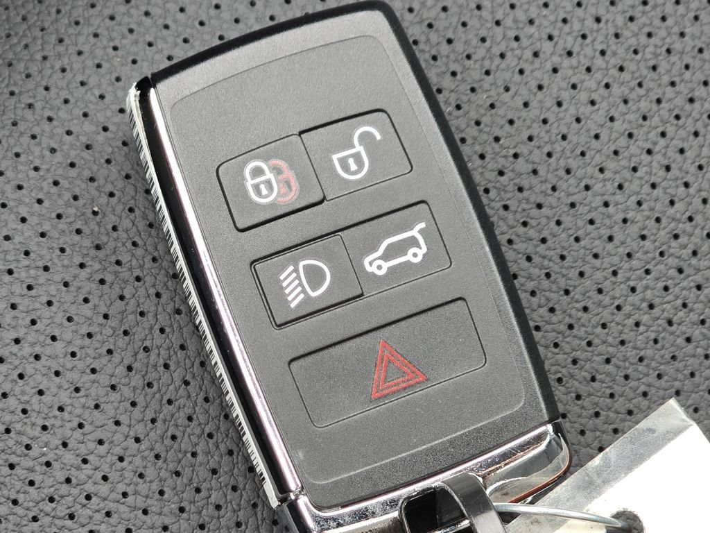 New 2025 Eiger Grey Land Rover S image 40