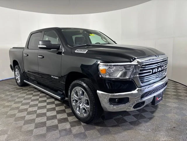 2020 RAM 1500 Big Horn/Lone Star 4x4 Crew Cab 5'7's photo