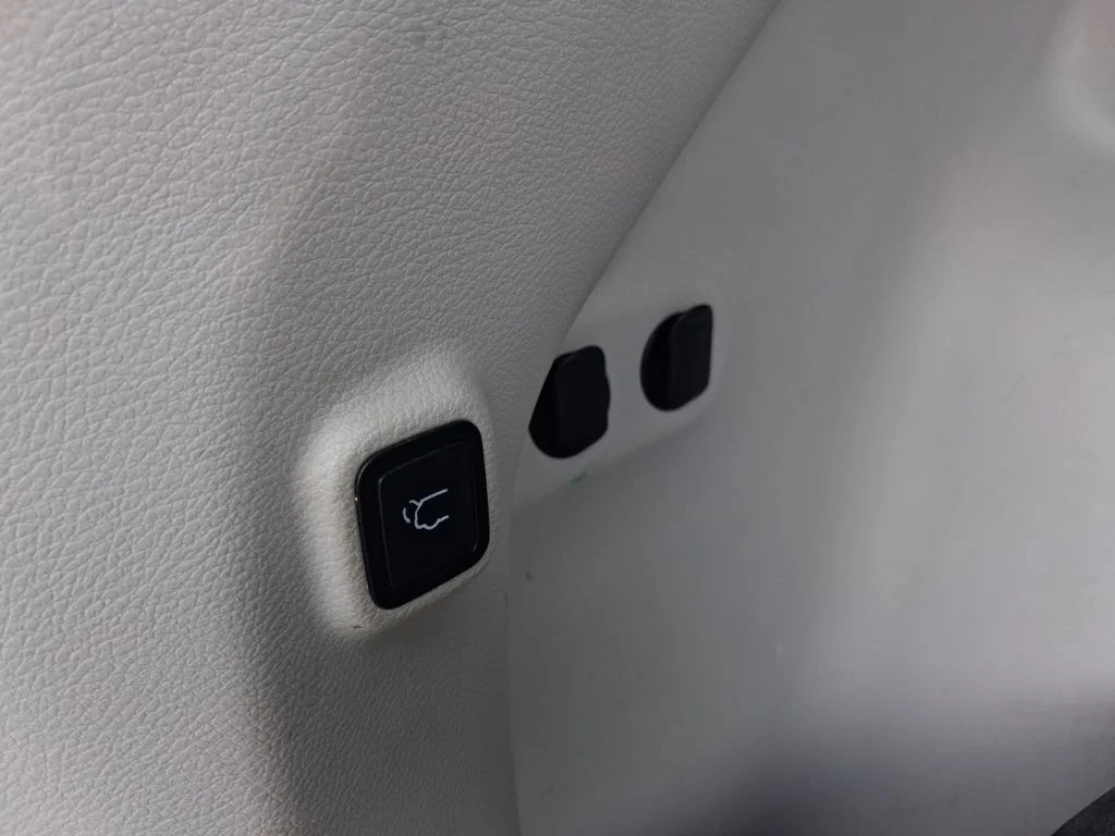Used 2019 Gray Jeep Limited image 26