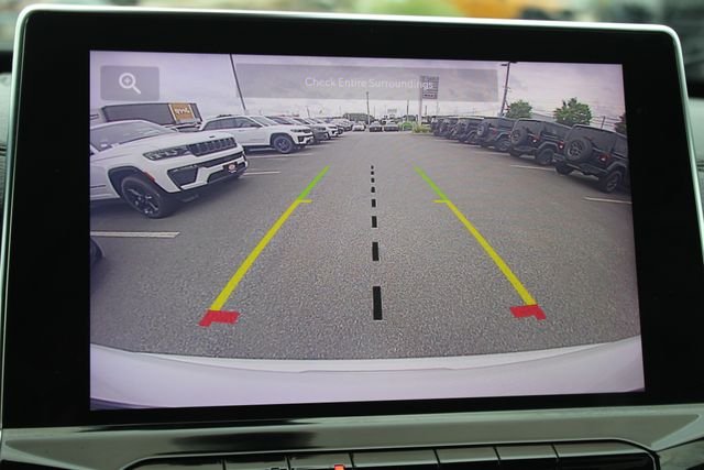 Used 2024 White Jeep Latitude image 6