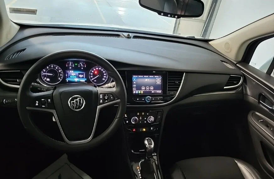 Used 2022 White Buick Preferred image 5