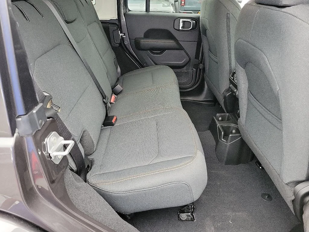 2025 Jeep Wrangler 4-Door Sahara - Photo 16