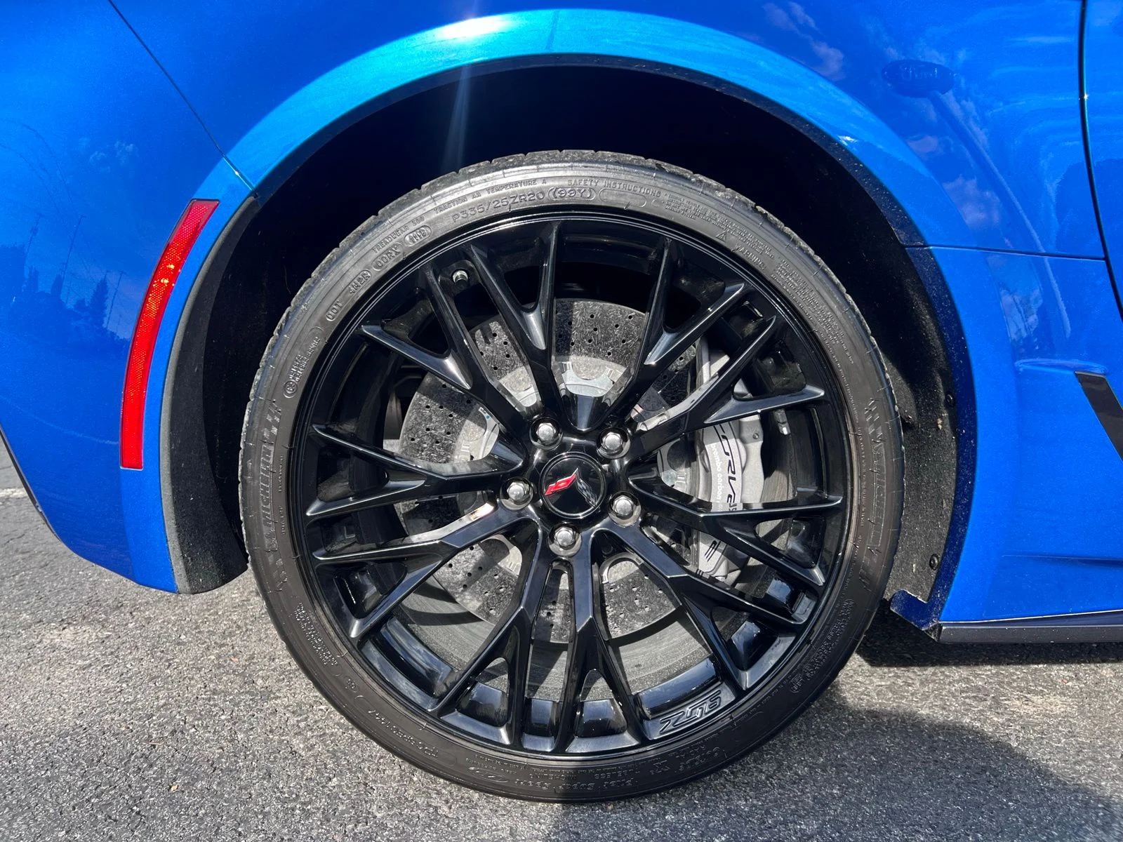Used 2016 Laguna Blue Metallic Tintcoat Chevrolet Z06 image 31