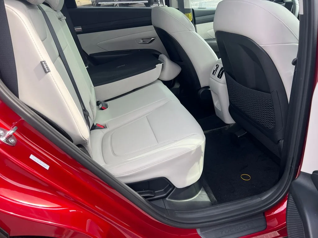 Used 2025 Red Hyundai SEL Convenience image 15