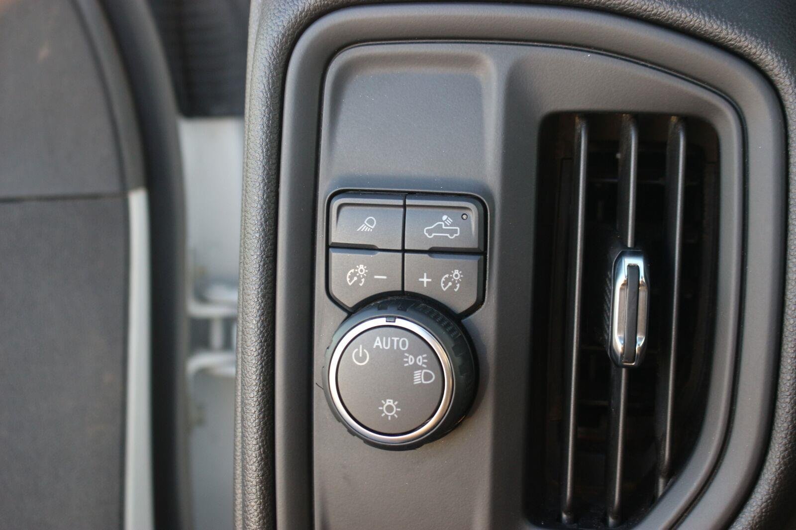 Used 2025 Summit White Chevrolet WT image 31