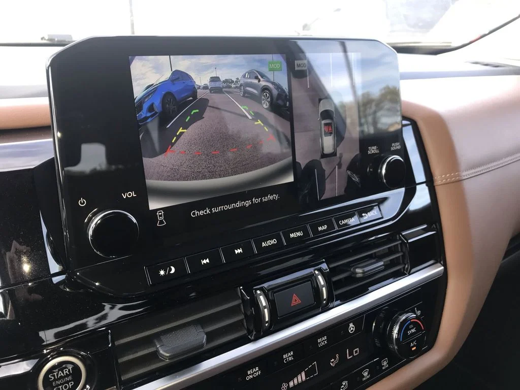 Used 2024 Gray Nissan Platinum image 17