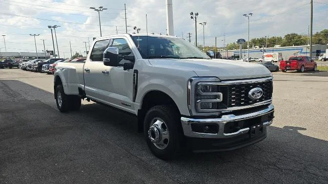 New 2027 Star White Metallic Tri-Coat Ford Lariat 4WD image 30