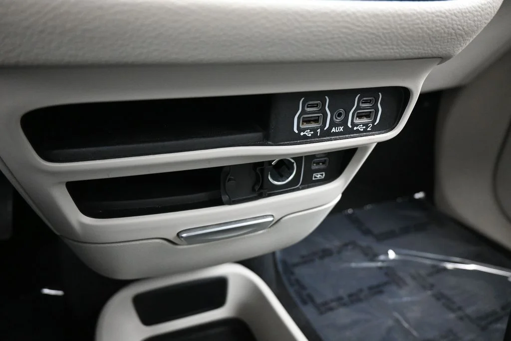 Used 2022 Ceramic Gray Clearcoat Chrysler Touring L image 25