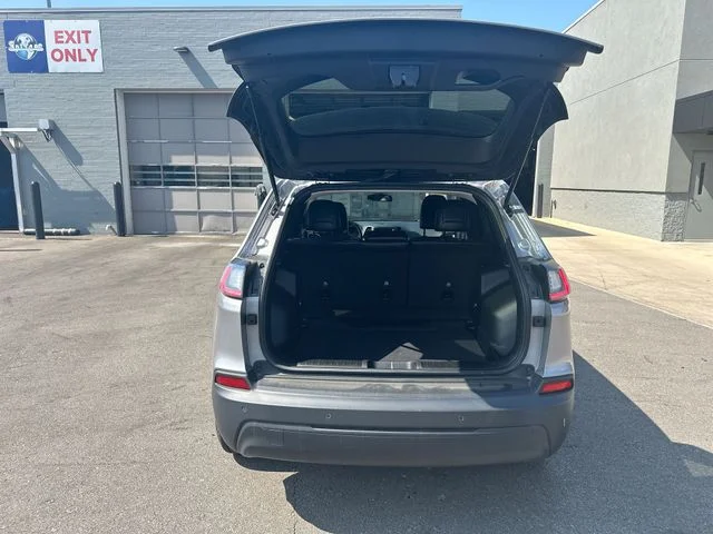 Used 2020 Silver Jeep Latitude Plus image 24
