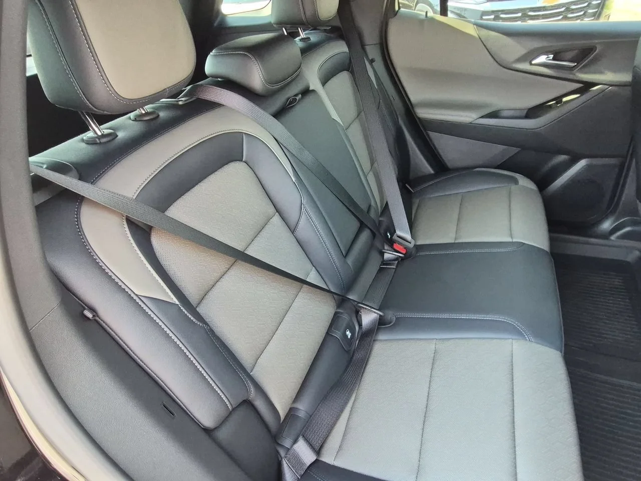 New 2027 Mosaic Black Metallic Chevrolet LT image 27