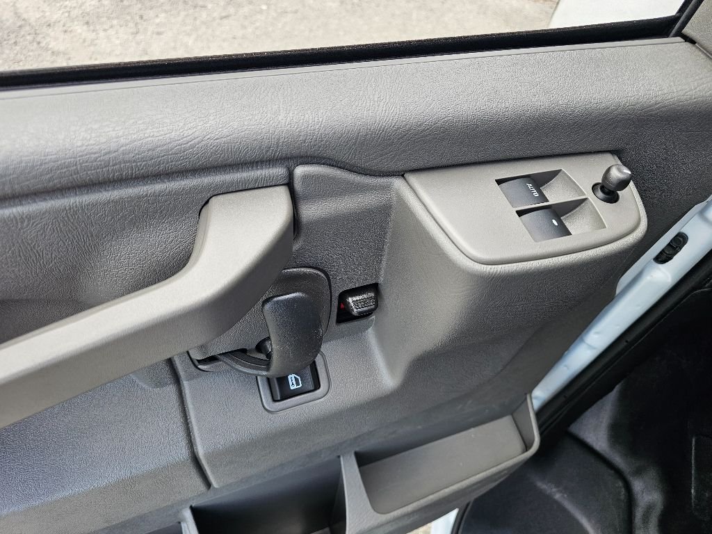 2025 GMC Savana Cargo Work Van - Photo 28