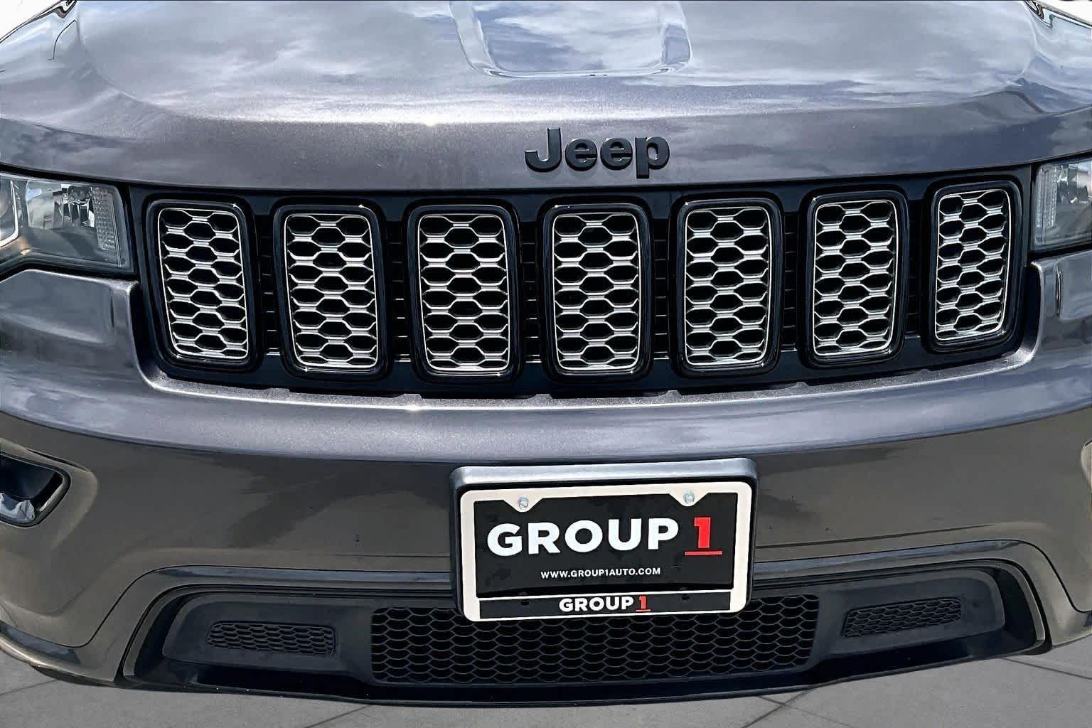 Used 2019 Granite Crystal Metallic Clearcoat Jeep Altitude image 30
