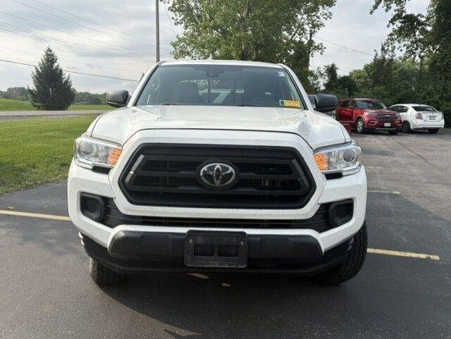Used 2020 Super White Toyota SR V6 image 4