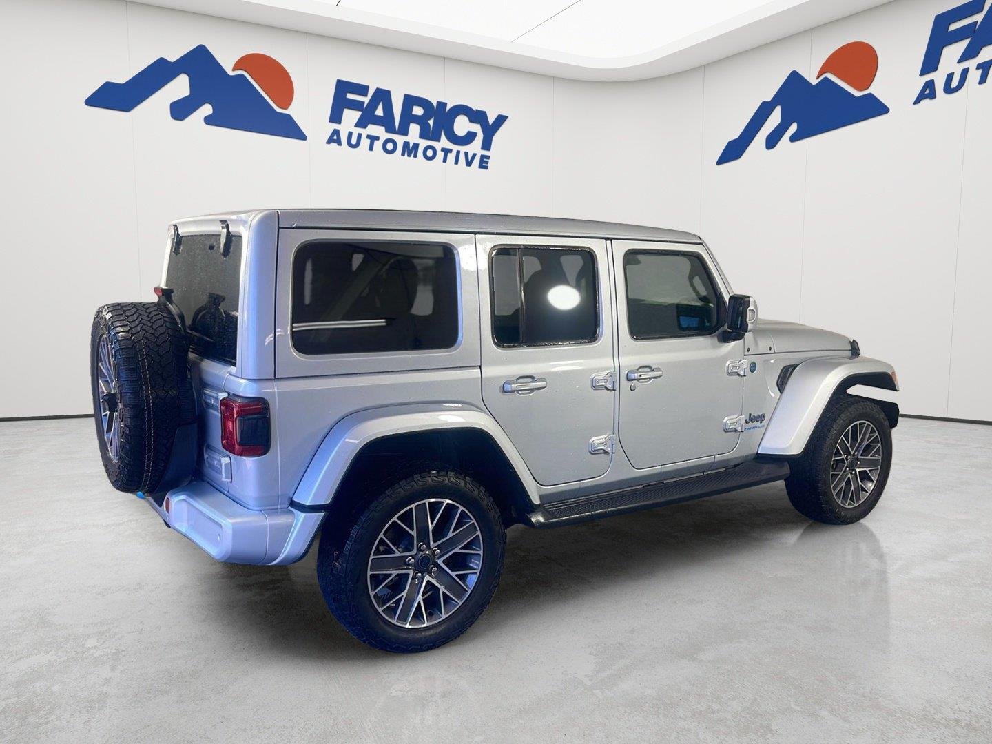 Used 2024 Silver Zynith Clearcoat Jeep High Altitude image 18