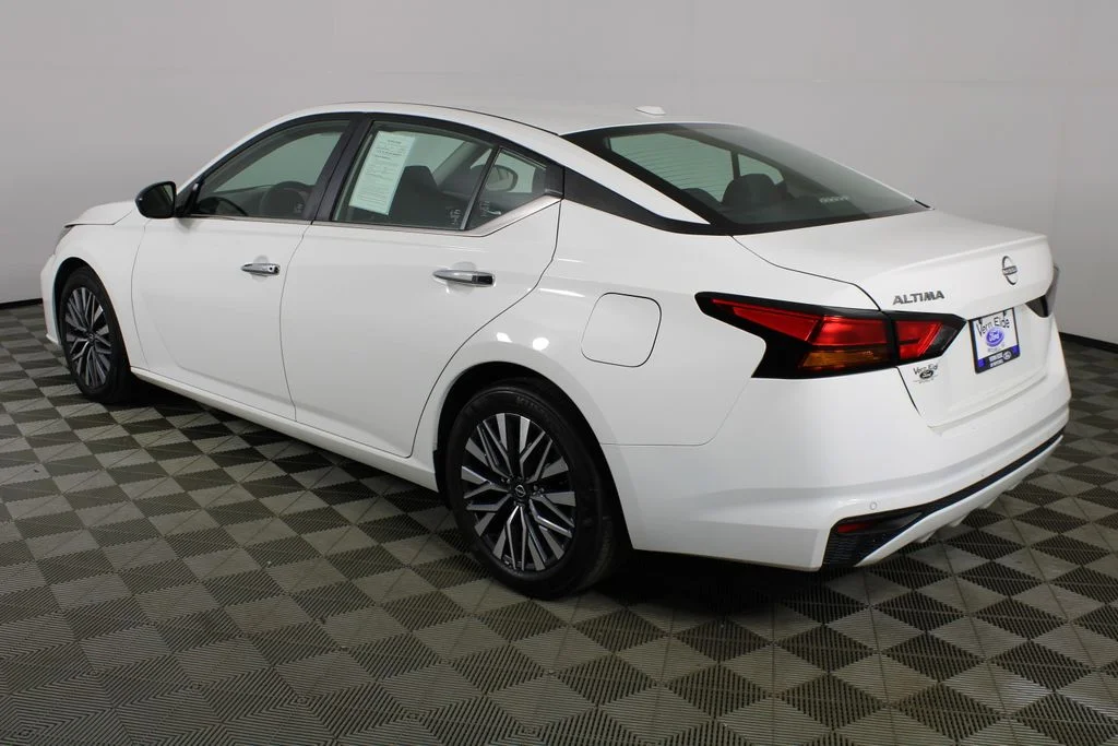 2025 Nissan Altima SV - Photo 4