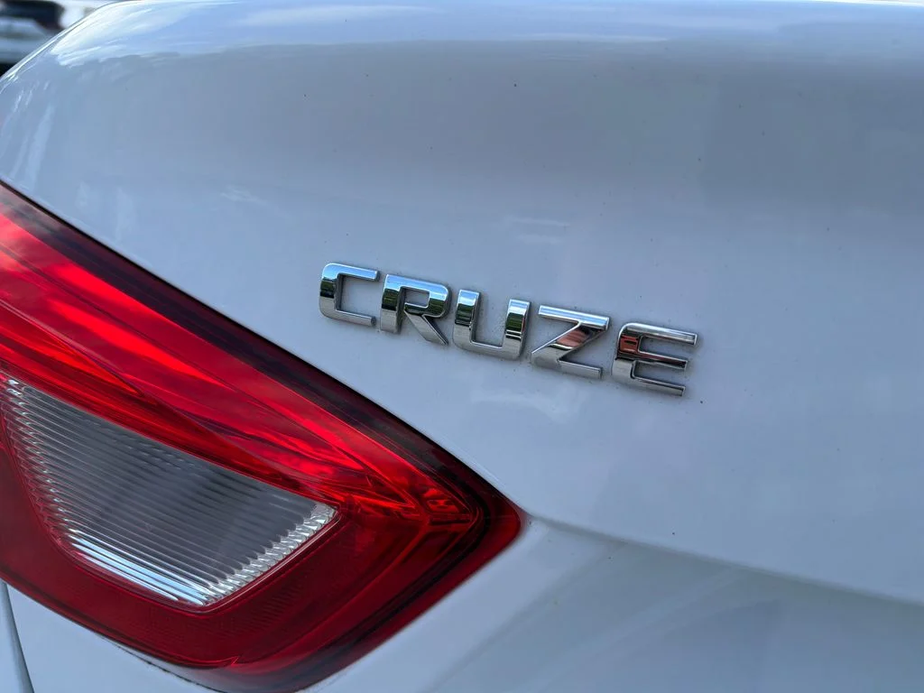 2018 Chevrolet Cruze LS - Photo 9