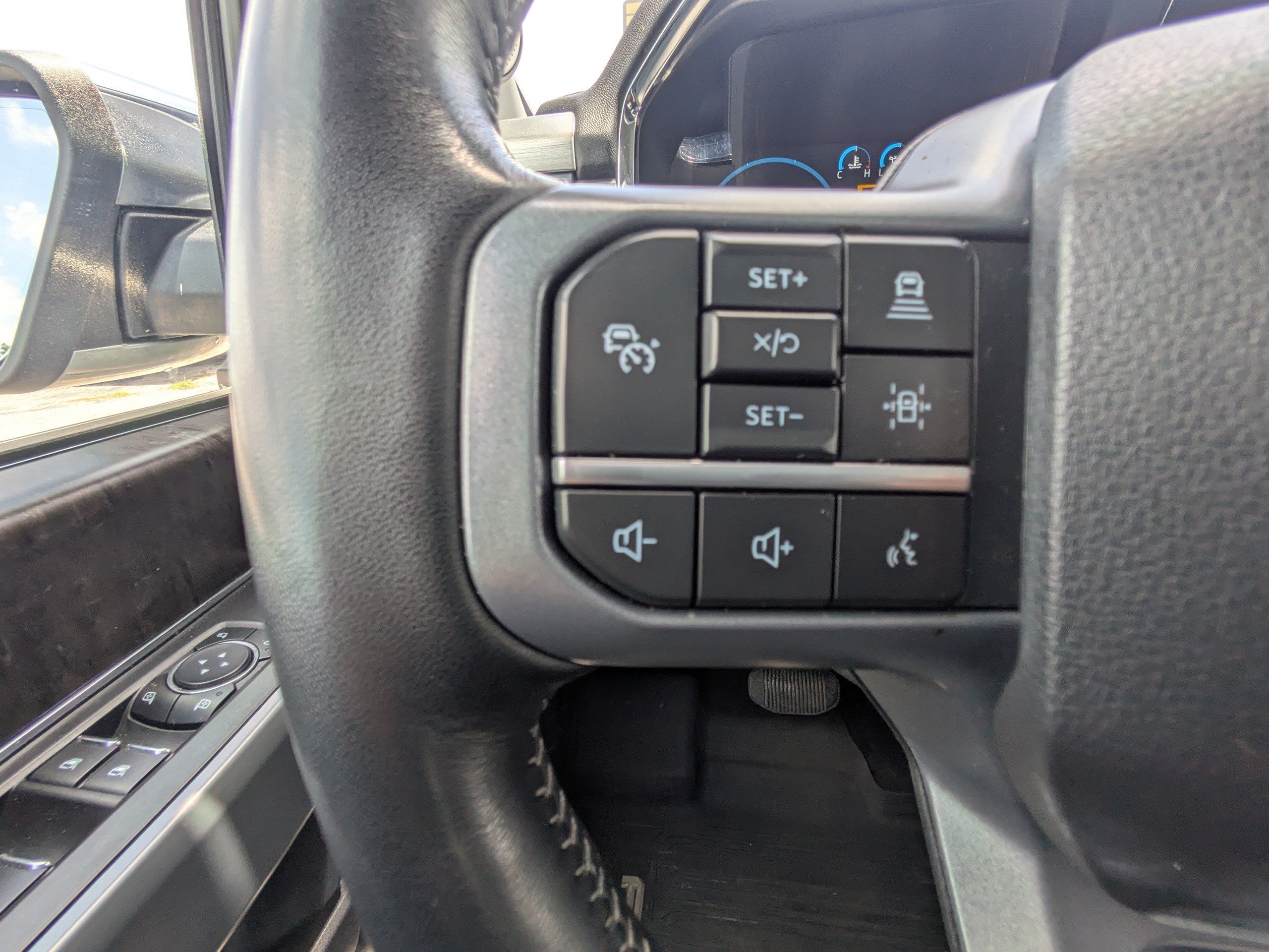 Used 2023 Agate Black Metallic Ford XL image 26