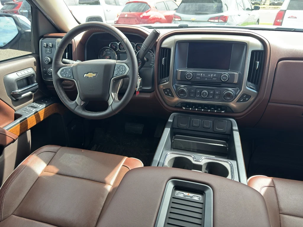 Used 2017 Iridescent Pearl Tricoat Chevrolet High Country image 19