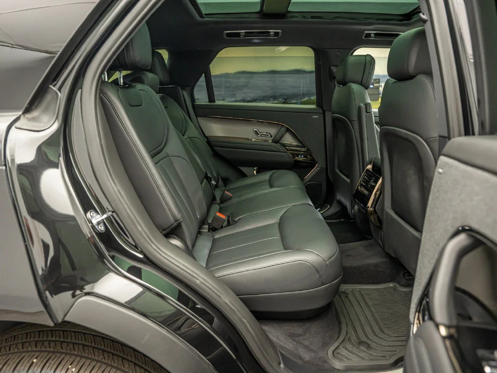 Used 2026 Santorini Black Land Rover SE image 32