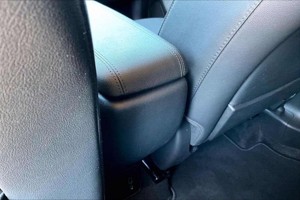 Used 2022 Red Buick Select image 25