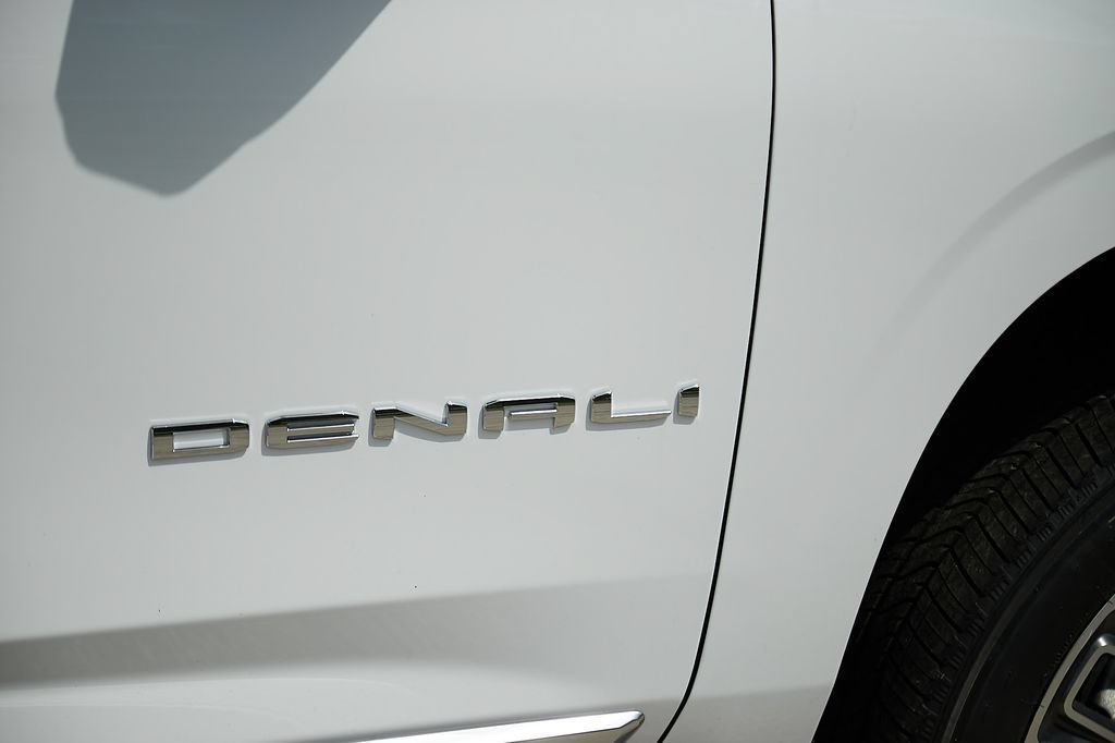 2026 GMC Yukon XL Denali - Photo 13