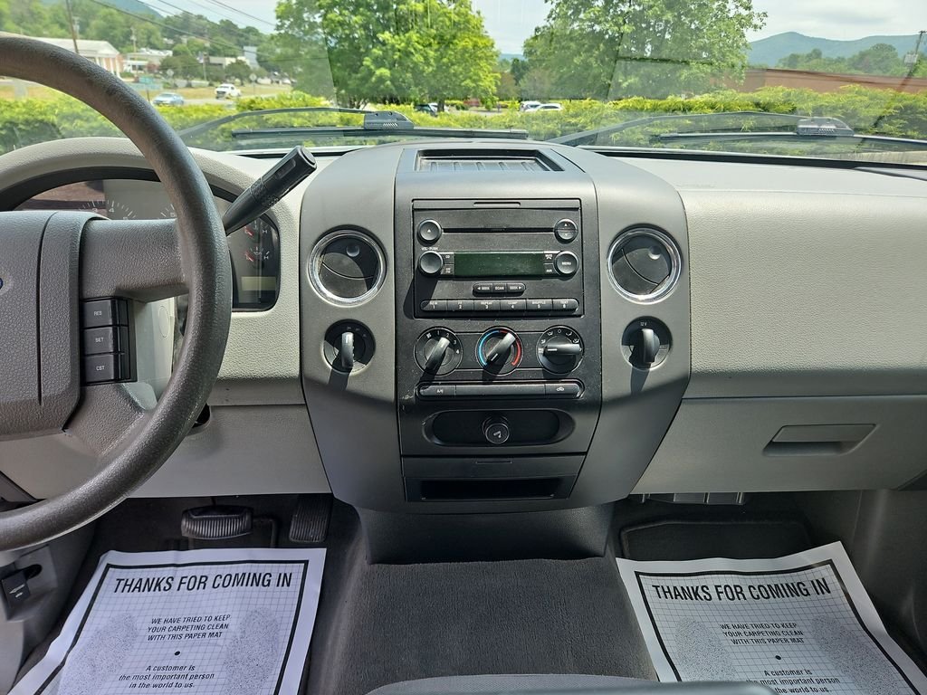 Used 2004  Ford  image 17