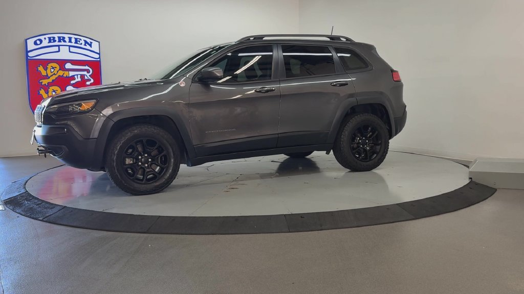 Used 2019 Crystal Metallic Jeep Trailhawk image 8